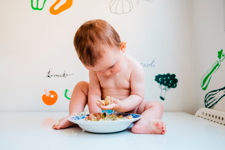 Los Beneficios del BLW (Baby Led Weaning) en el Desarrollo de la Autonomía Alimentaria